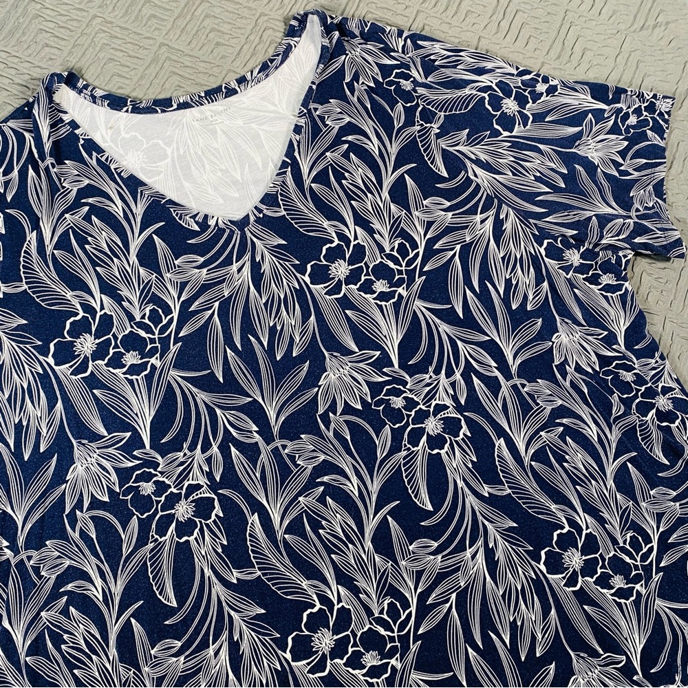 Lane Bryant Navy Floral V Neck Tee Plus Size 34/36 5X